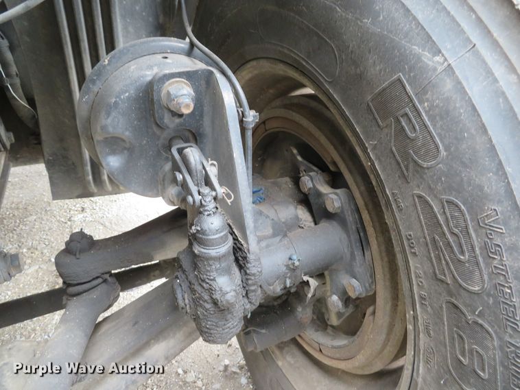 image for item DI2103 2014 Freightliner Cascadia semi truck