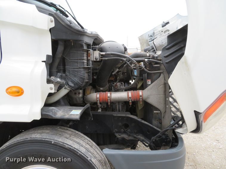 image for item DI2103 2014 Freightliner Cascadia semi truck