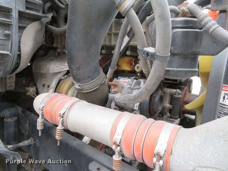 image for item DI2103 2014 Freightliner Cascadia semi truck