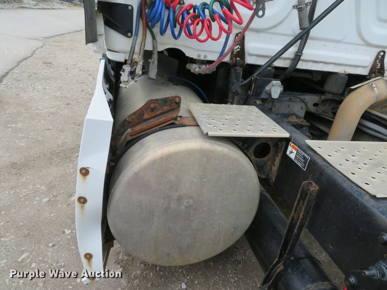 image for item DI2103 2014 Freightliner Cascadia semi truck