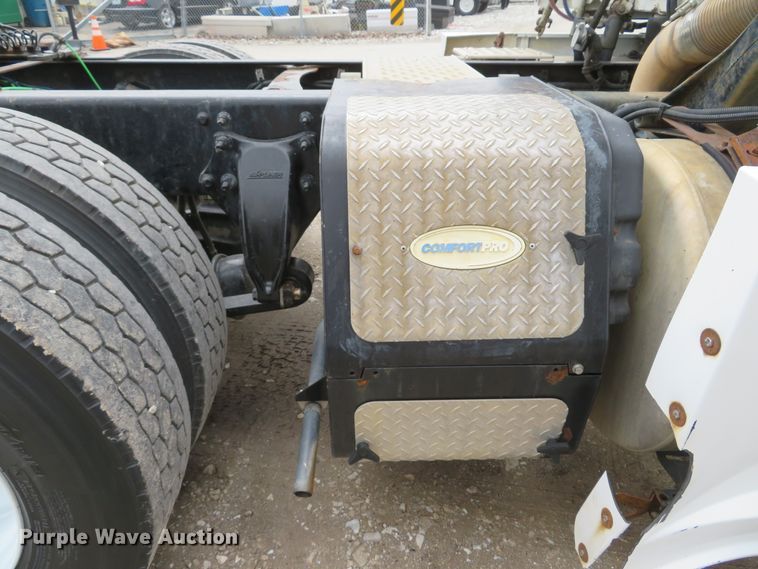 image for item DI2103 2014 Freightliner Cascadia semi truck