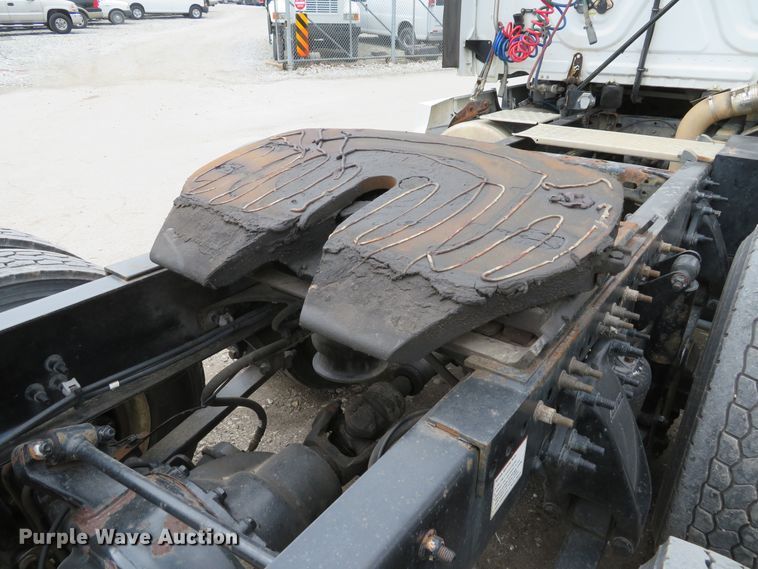 image for item DI2103 2014 Freightliner Cascadia semi truck