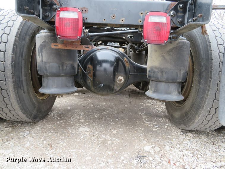 image for item DI2103 2014 Freightliner Cascadia semi truck