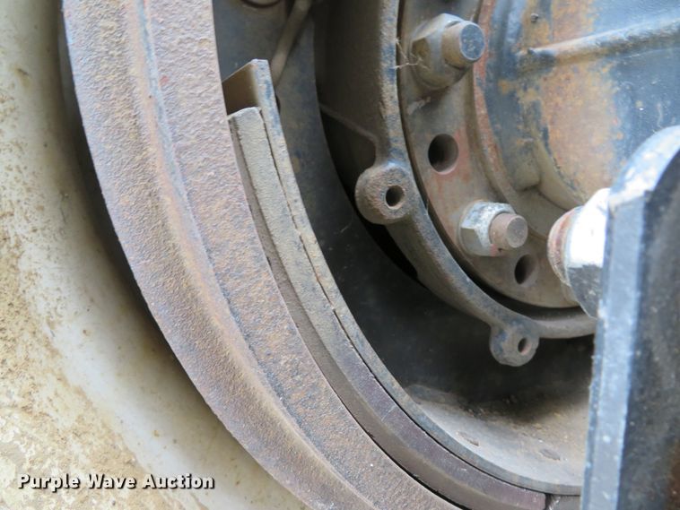 image for item DI2103 2014 Freightliner Cascadia semi truck