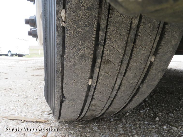 image for item DI2103 2014 Freightliner Cascadia semi truck