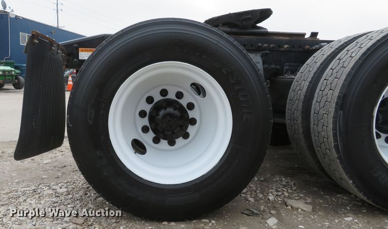 image for item DI2103 2014 Freightliner Cascadia semi truck