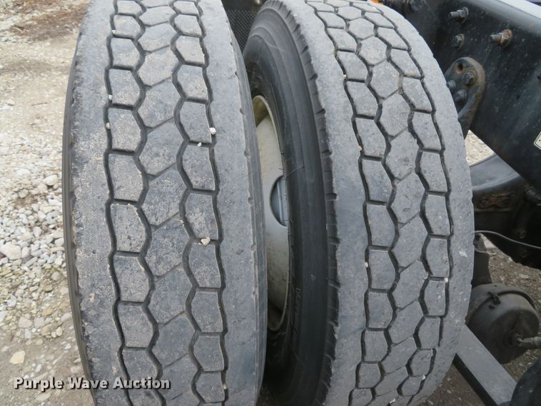 image for item DI2103 2014 Freightliner Cascadia semi truck