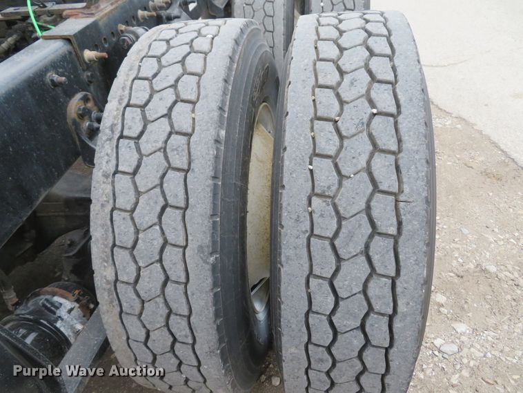 image for item DI2103 2014 Freightliner Cascadia semi truck