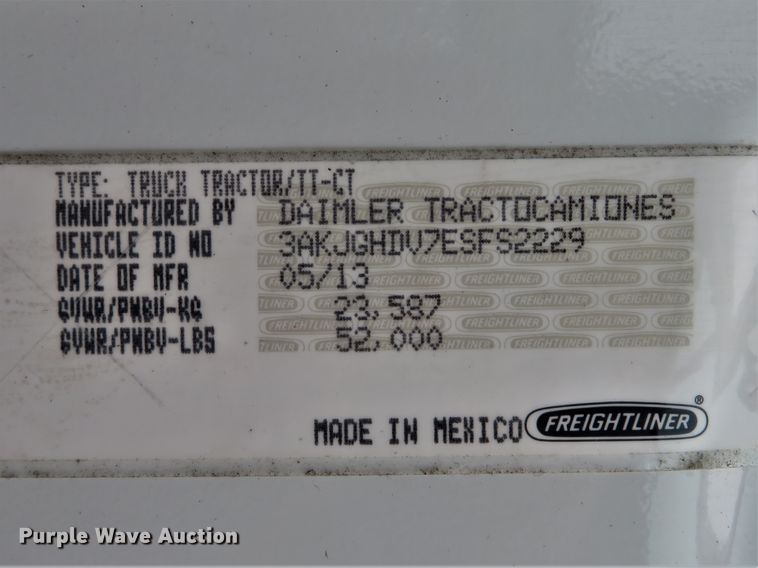 image for item DI2103 2014 Freightliner Cascadia semi truck