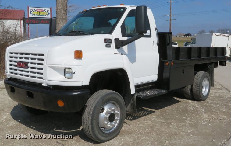image for item DI2105 2006 GMC C5500 flatbed truck