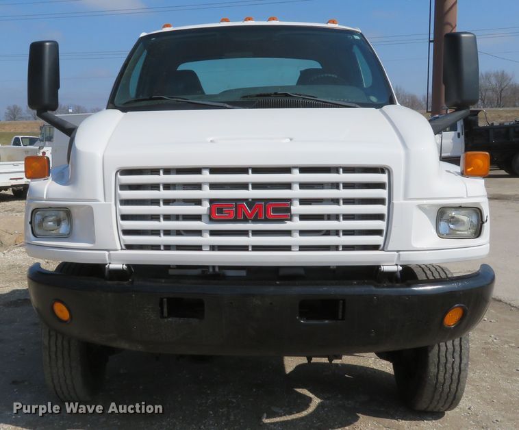 image for item DI2105 2006 GMC C5500 flatbed truck