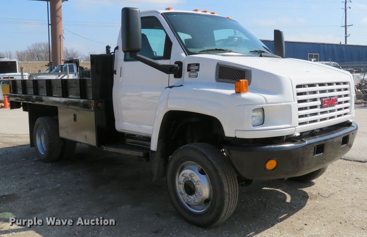 image for item DI2105 2006 GMC C5500 flatbed truck