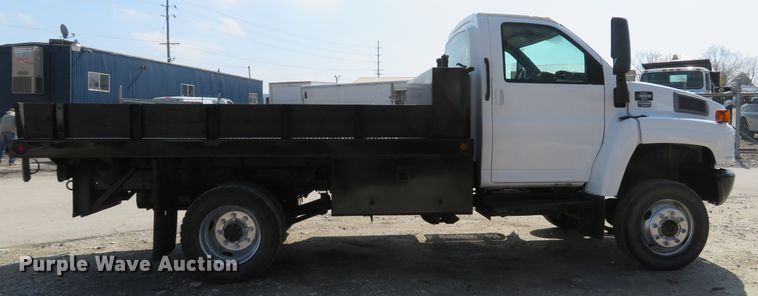 image for item DI2105 2006 GMC C5500 flatbed truck