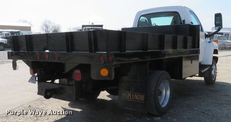 image for item DI2105 2006 GMC C5500 flatbed truck