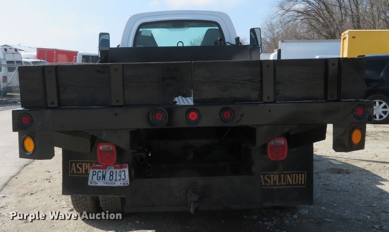 image for item DI2105 2006 GMC C5500 flatbed truck