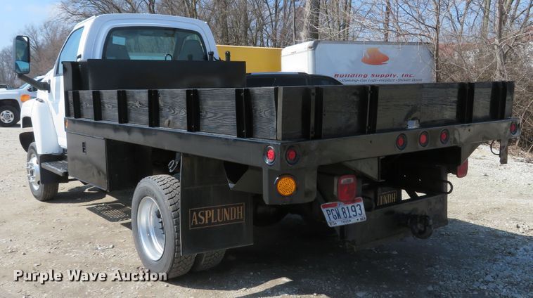 image for item DI2105 2006 GMC C5500 flatbed truck
