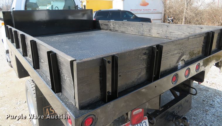 image for item DI2105 2006 GMC C5500 flatbed truck