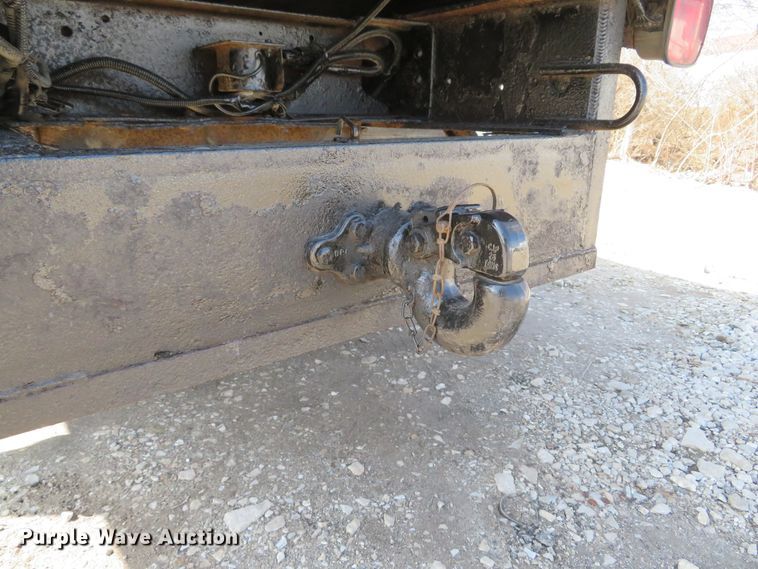 image for item DI2105 2006 GMC C5500 flatbed truck