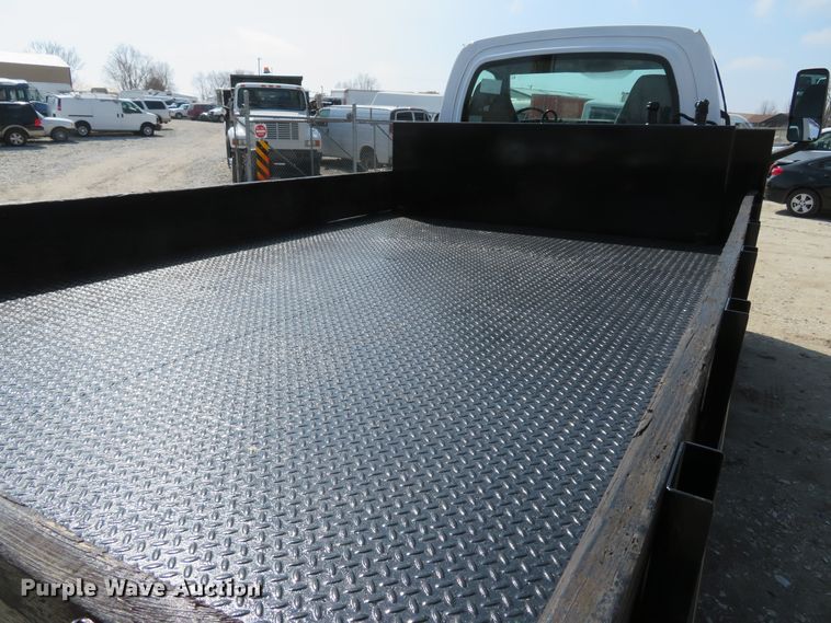 image for item DI2105 2006 GMC C5500 flatbed truck