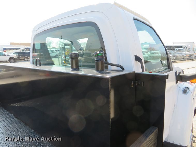 image for item DI2105 2006 GMC C5500 flatbed truck