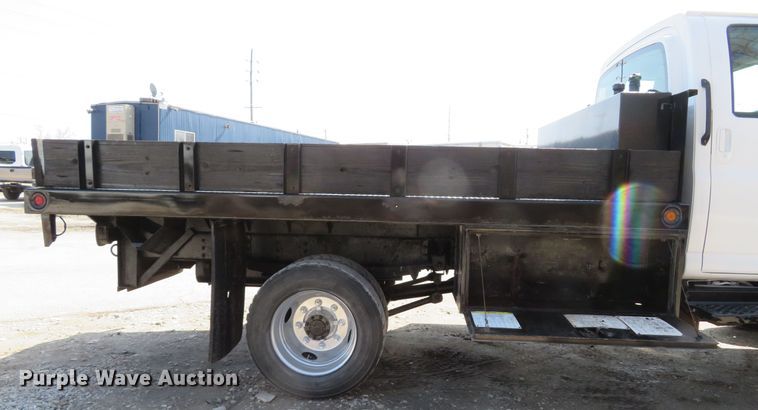 image for item DI2105 2006 GMC C5500 flatbed truck