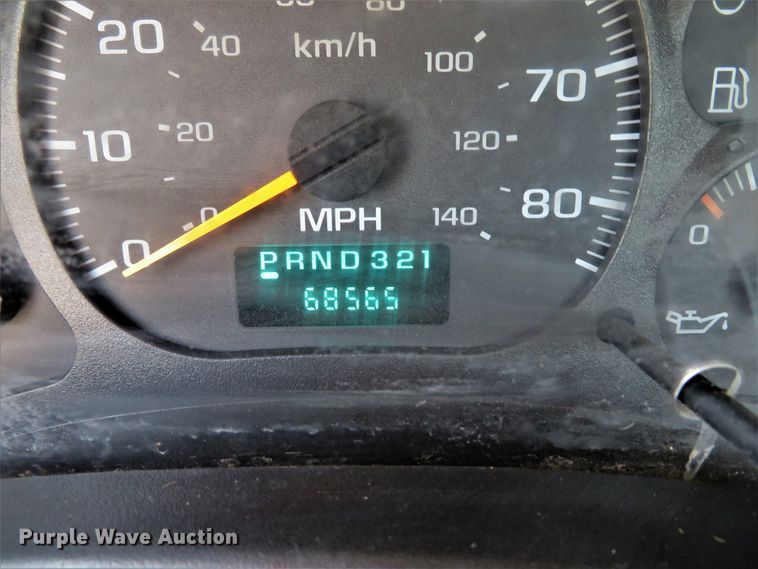 image for item DI2105 2006 GMC C5500 flatbed truck