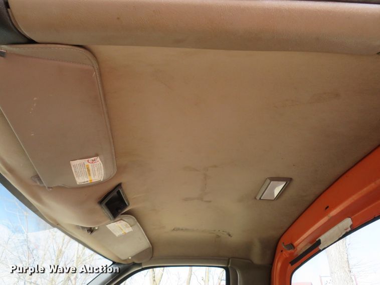 image for item DI2105 2006 GMC C5500 flatbed truck