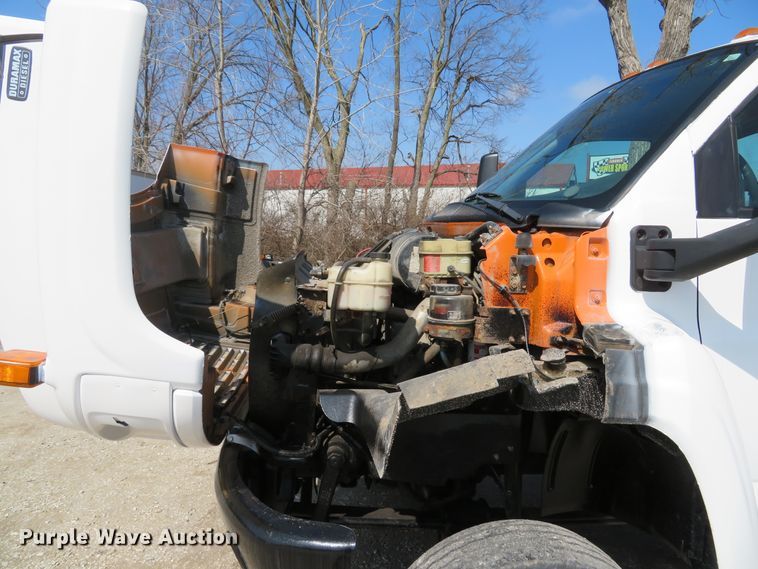 image for item DI2105 2006 GMC C5500 flatbed truck