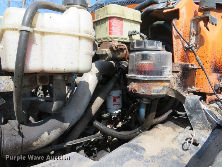 image for item DI2105 2006 GMC C5500 flatbed truck