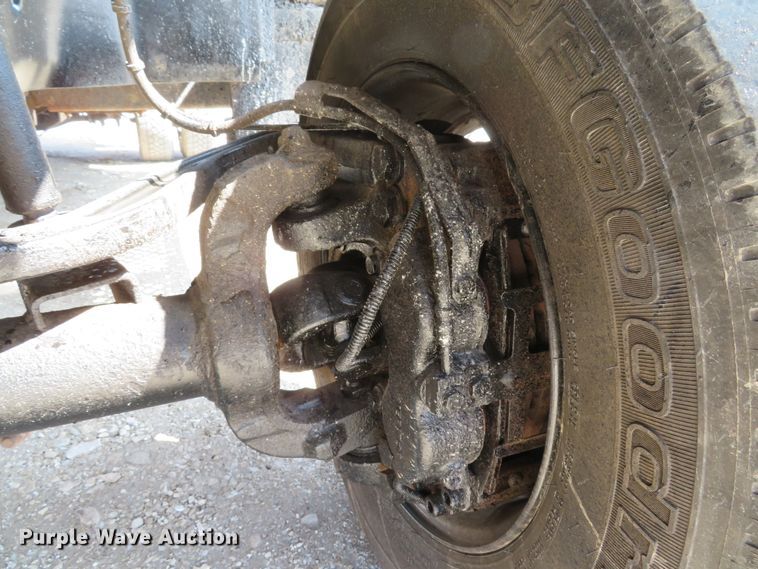 image for item DI2105 2006 GMC C5500 flatbed truck