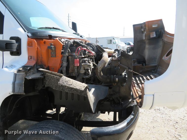 image for item DI2105 2006 GMC C5500 flatbed truck