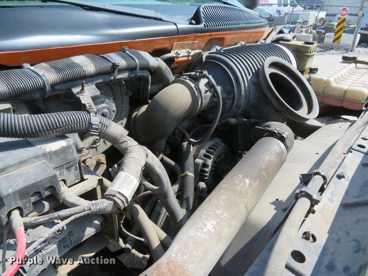 image for item DI2105 2006 GMC C5500 flatbed truck