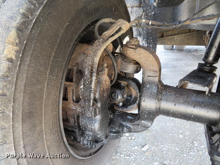 image for item DI2105 2006 GMC C5500 flatbed truck