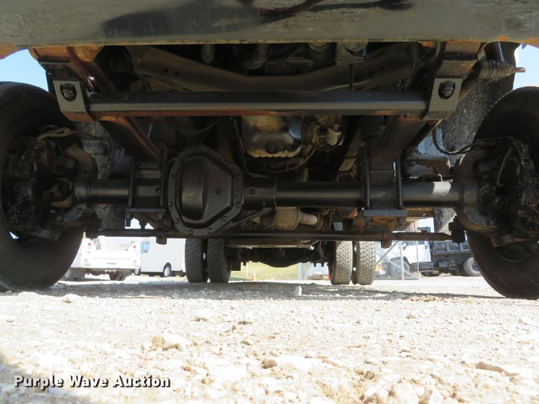 image for item DI2105 2006 GMC C5500 flatbed truck