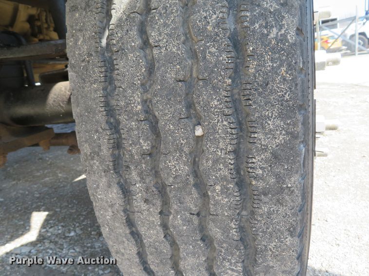 image for item DI2105 2006 GMC C5500 flatbed truck