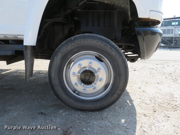 image for item DI2105 2006 GMC C5500 flatbed truck