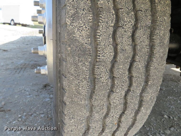 image for item DI2105 2006 GMC C5500 flatbed truck