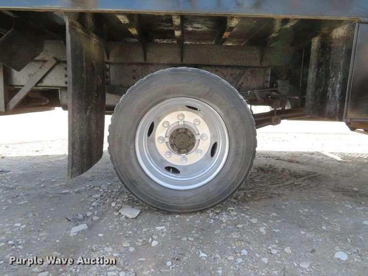 image for item DI2105 2006 GMC C5500 flatbed truck