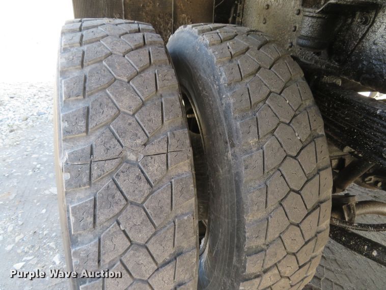 image for item DI2105 2006 GMC C5500 flatbed truck