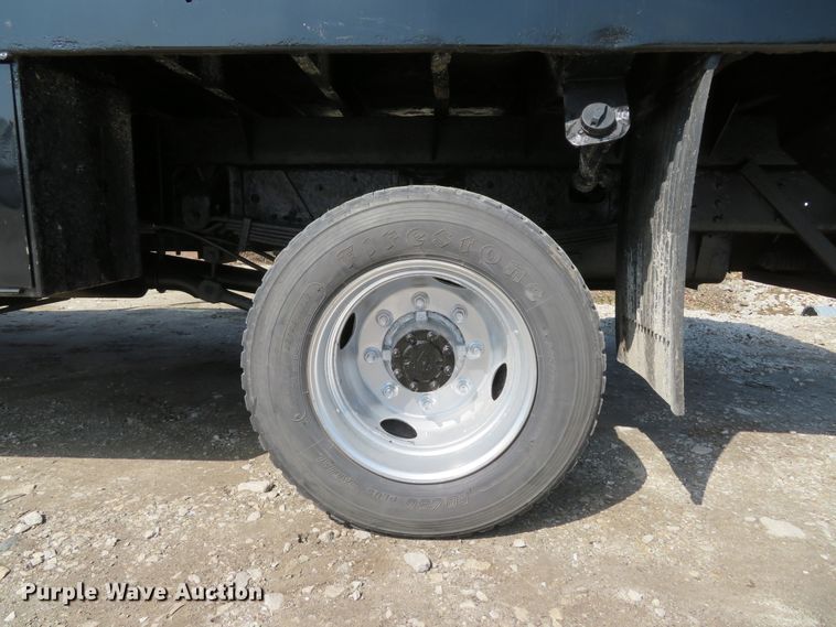 image for item DI2105 2006 GMC C5500 flatbed truck