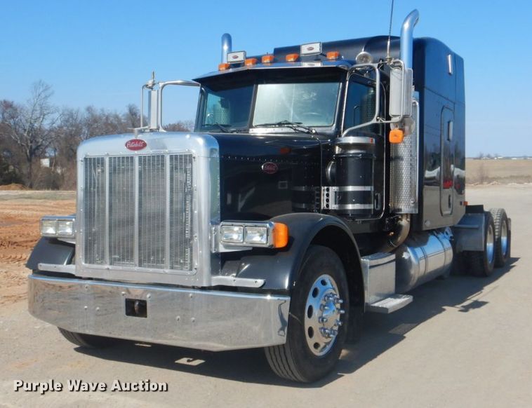 image for item DI2452 2005 Peterbilt 379 semi truck