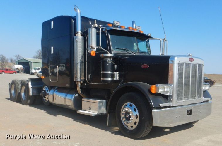image for item DI2452 2005 Peterbilt 379 semi truck