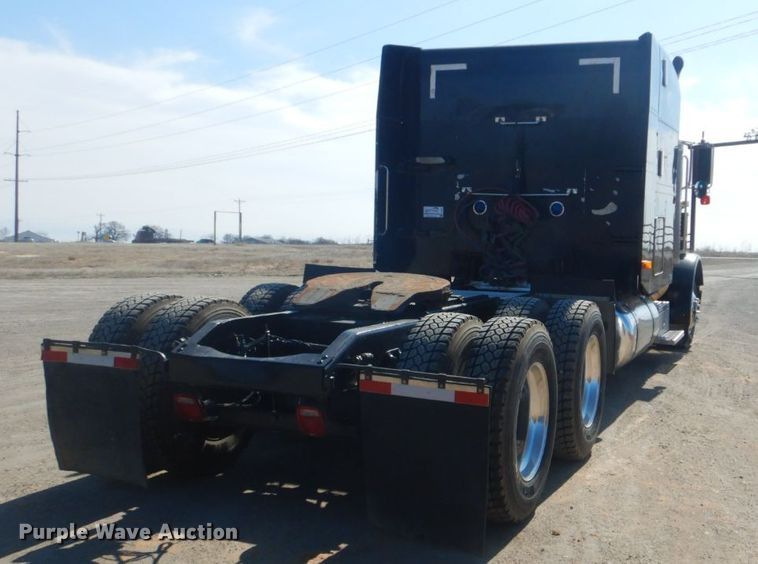 image for item DI2452 2005 Peterbilt 379 semi truck