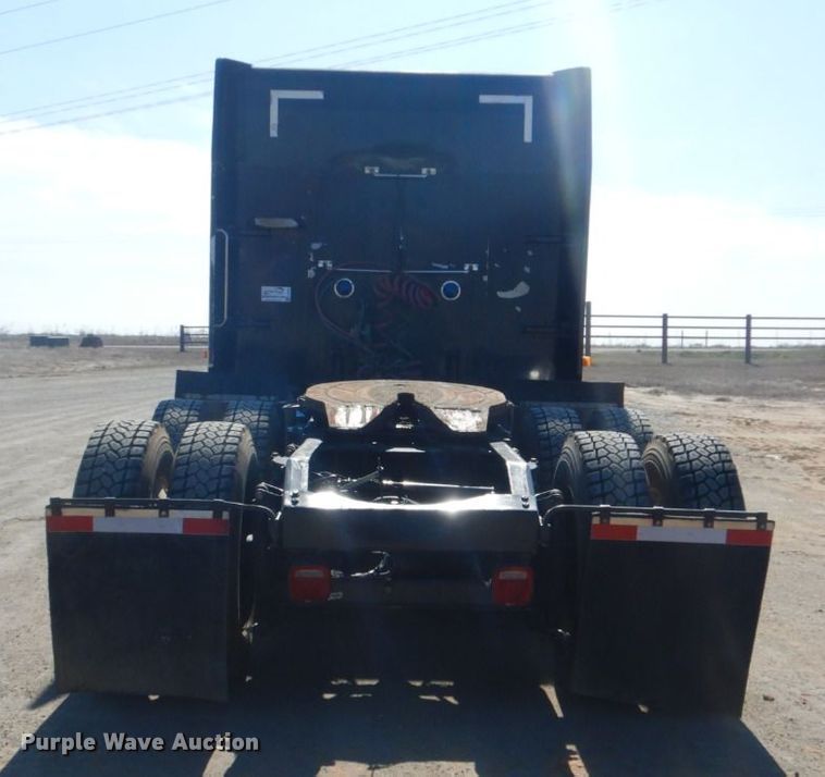 image for item DI2452 2005 Peterbilt 379 semi truck