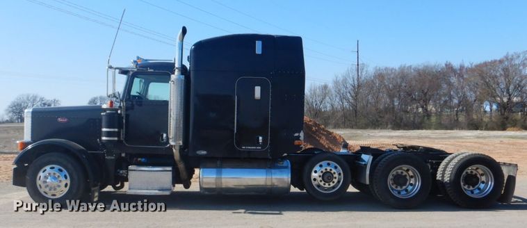image for item DI2452 2005 Peterbilt 379 semi truck