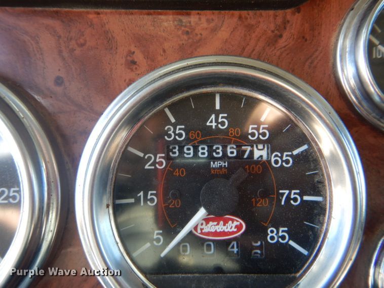 image for item DI2452 2005 Peterbilt 379 semi truck