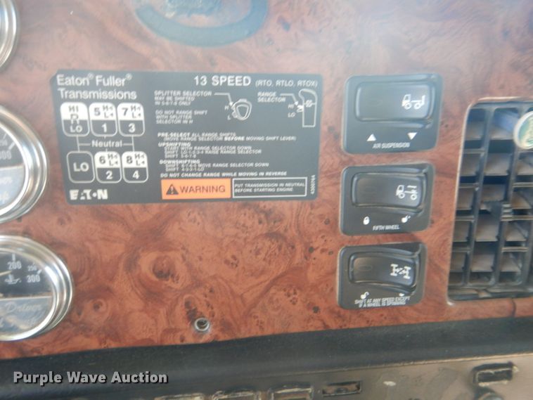 image for item DI2452 2005 Peterbilt 379 semi truck