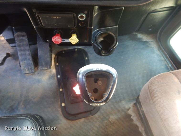 image for item DI2452 2005 Peterbilt 379 semi truck