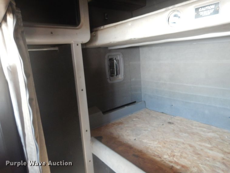 image for item DI2452 2005 Peterbilt 379 semi truck