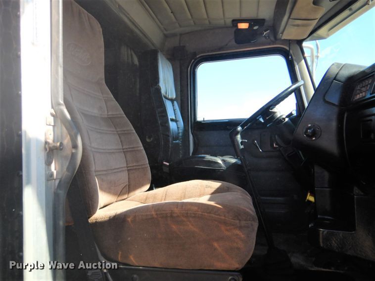 image for item DI2452 2005 Peterbilt 379 semi truck